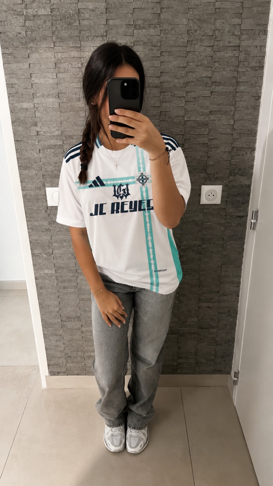 Foto de Alejandro Ruiz con su camiseta